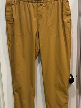 Columbia Women's Ankle-Length Pants in Khaki